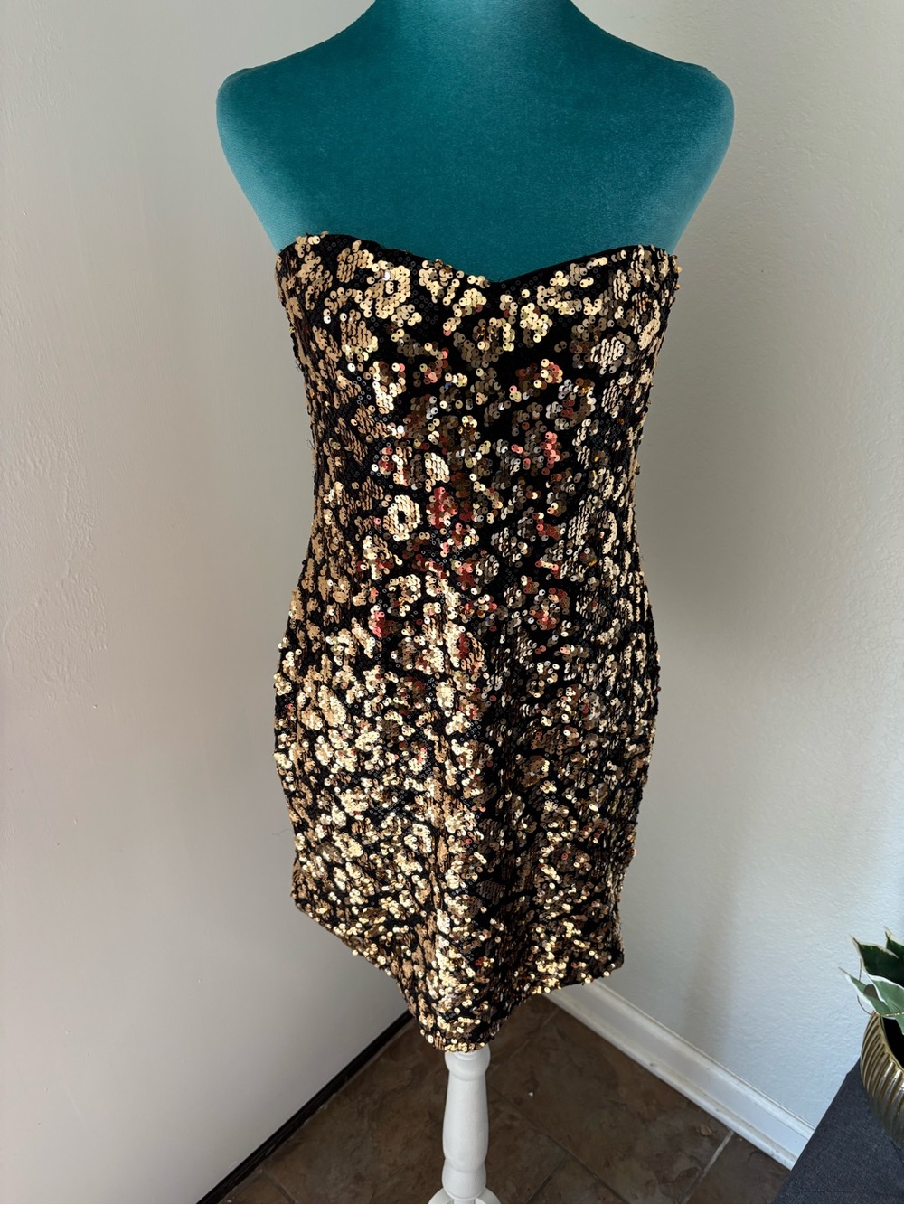 Frederick’s of Hollywood ,Strapless Gold Sequin Mini Dress size L